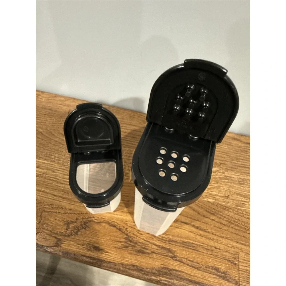 New Pair VNTG Tupperware Modular Mates Spice Shakers #1843 & 1846D w/ Black Lids